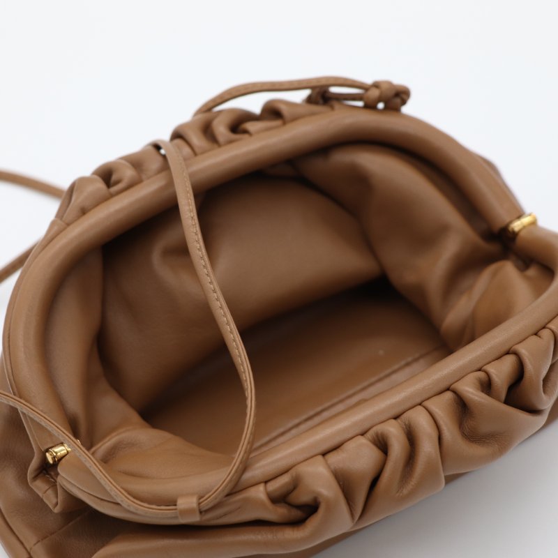 Bottega Veneta 寶緹嘉 牛奶焦糖 棕色 牛皮 雲朵包 斜挎包 手拿包-8