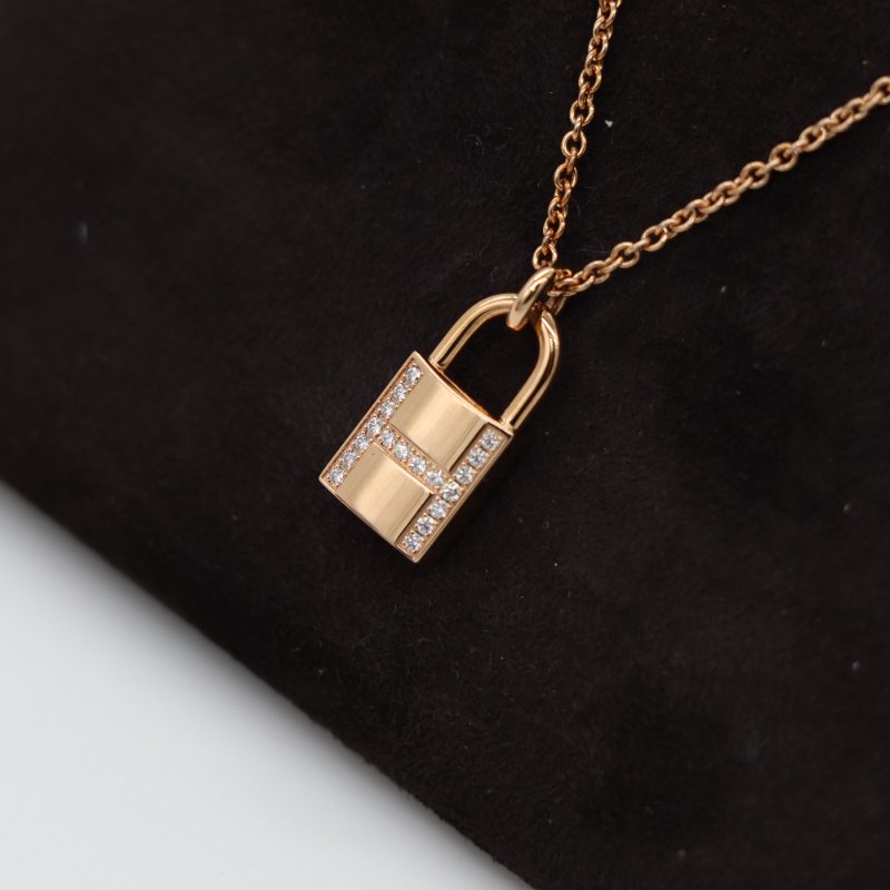 【近新閒置品🌟專櫃 18 萬 5】Hermès 愛馬仕 Kelly Cadenas 18K 玫瑰金 鑽石 0.09 ct 克拉 墜飾 項鍊-2