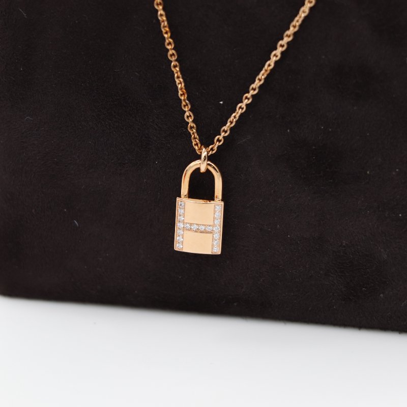 【近新閒置品🌟專櫃 18 萬 5】Hermès 愛馬仕 Kelly Cadenas 18K 玫瑰金 鑽石 0.09 ct 克拉 墜飾 項鍊-5