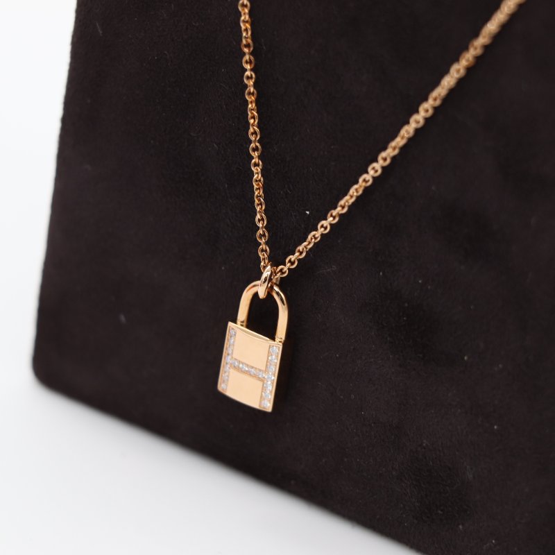 【近新閒置品🌟專櫃 18 萬 5】Hermès 愛馬仕 Kelly Cadenas 18K 玫瑰金 鑽石 0.09 ct 克拉 墜飾 項鍊-6
