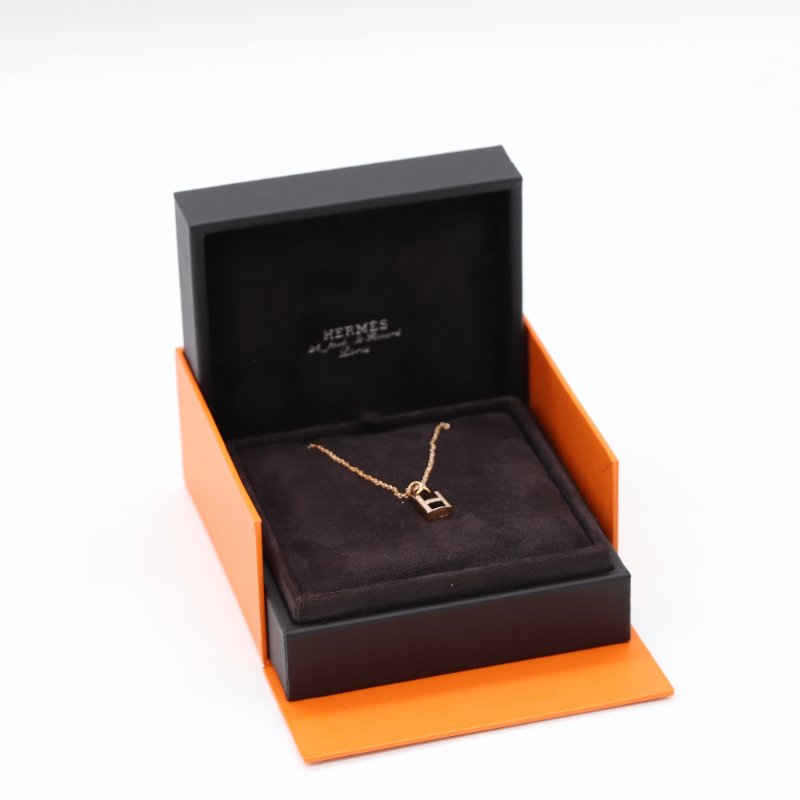 【近新閒置品🌟專櫃 18 萬 5】Hermès 愛馬仕 Kelly Cadenas 18K 玫瑰金 鑽石 0.09 ct 克拉 墜飾 項鍊-7