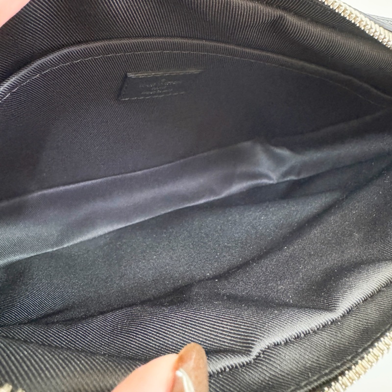 LV Outdoor PM 黑Taiga皮郵差包-8