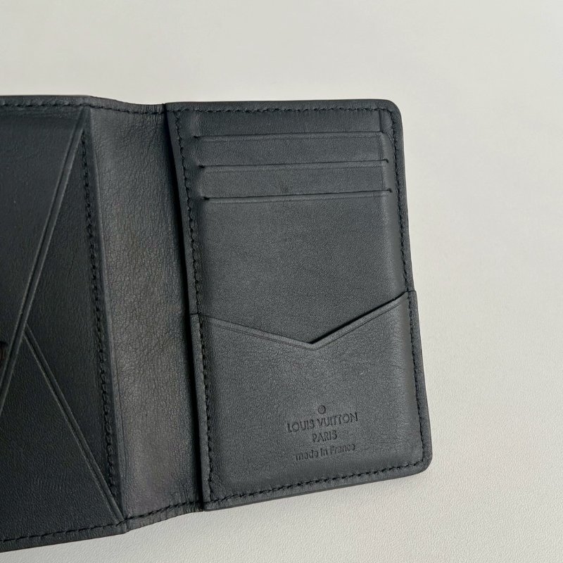 99新🆕 有購證🙌🏻 Louis Vuitton LV 路易威登 男士黑色壓紋卡夾-12