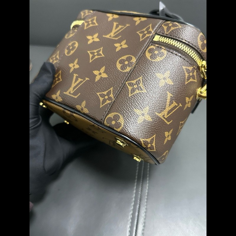 LV Vanity Case-8