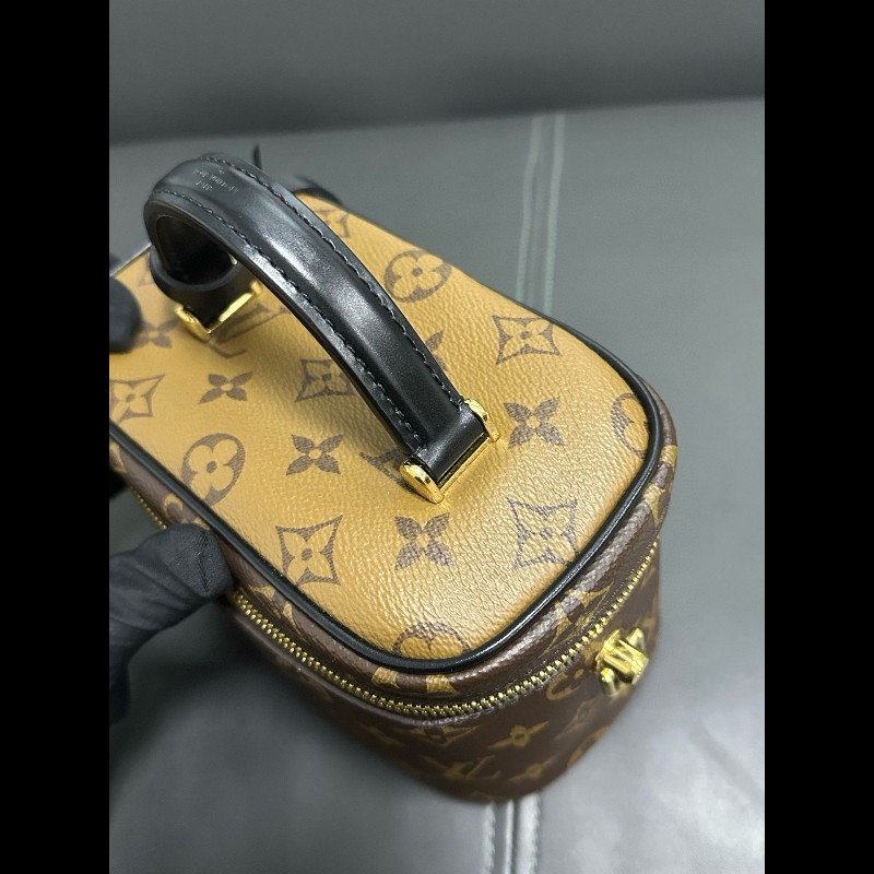 LV Vanity Case-10