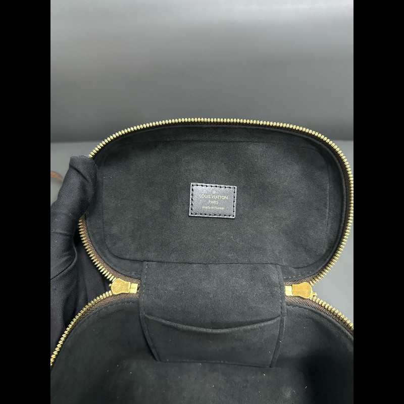 LV Vanity Case-11