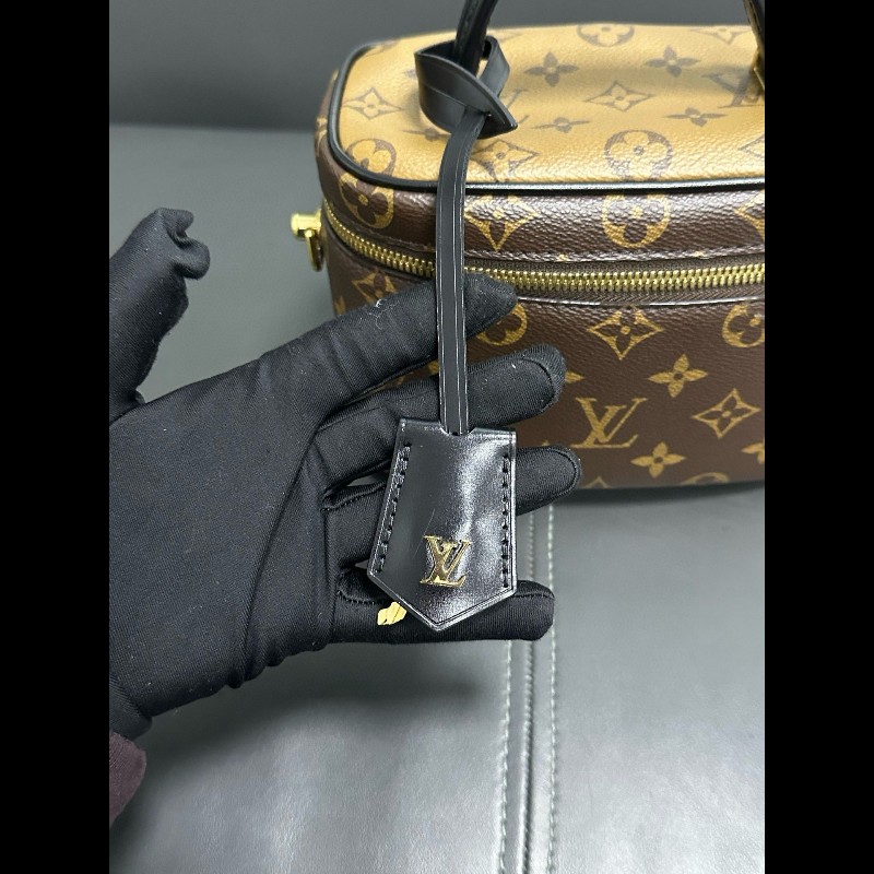 LV Vanity Case-13