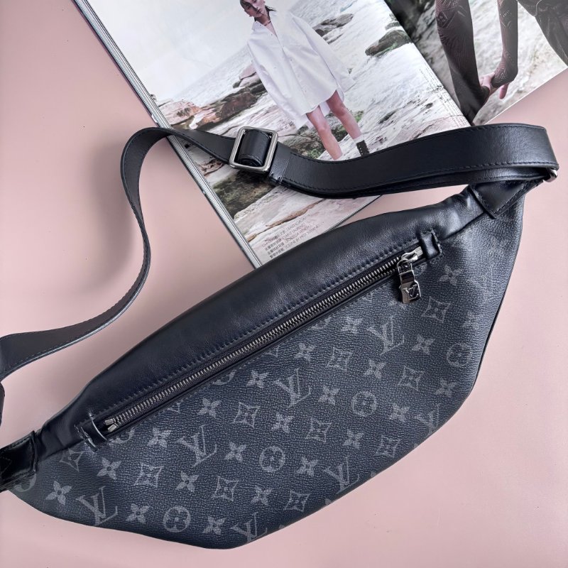 ::LOUIS VUITTON::LV M46035 Discovery黑花紋拉鍊胸口包 腰包PM-1