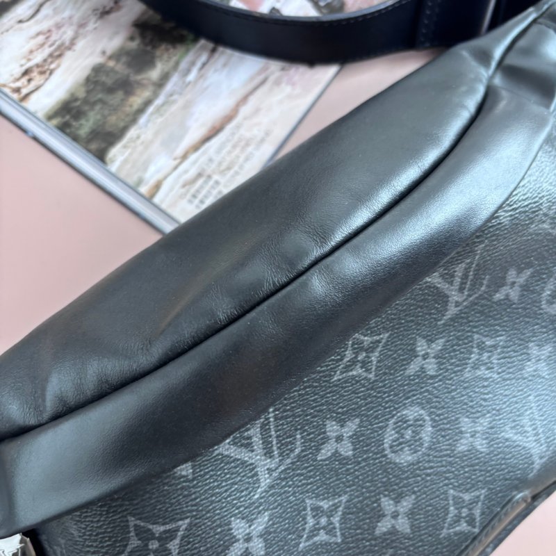 ::LOUIS VUITTON::LV M46035 Discovery黑花紋拉鍊胸口包 腰包PM-5