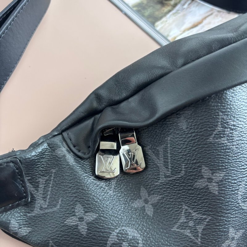 ::LOUIS VUITTON::LV M46035 Discovery黑花紋拉鍊胸口包 腰包PM-6