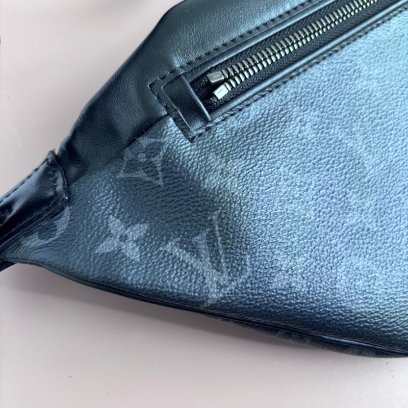 ::LOUIS VUITTON::LV M46035 Discovery黑花紋拉鍊胸口包 腰包PM-10