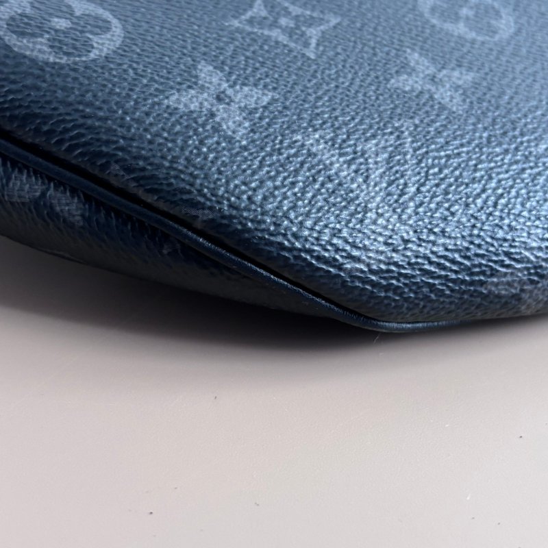 ::LOUIS VUITTON::LV M46035 Discovery黑花紋拉鍊胸口包 腰包PM-11