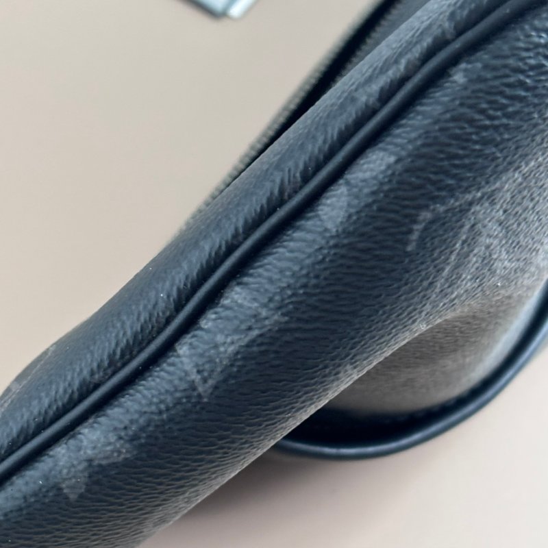 ::LOUIS VUITTON::LV M46035 Discovery黑花紋拉鍊胸口包 腰包PM-14