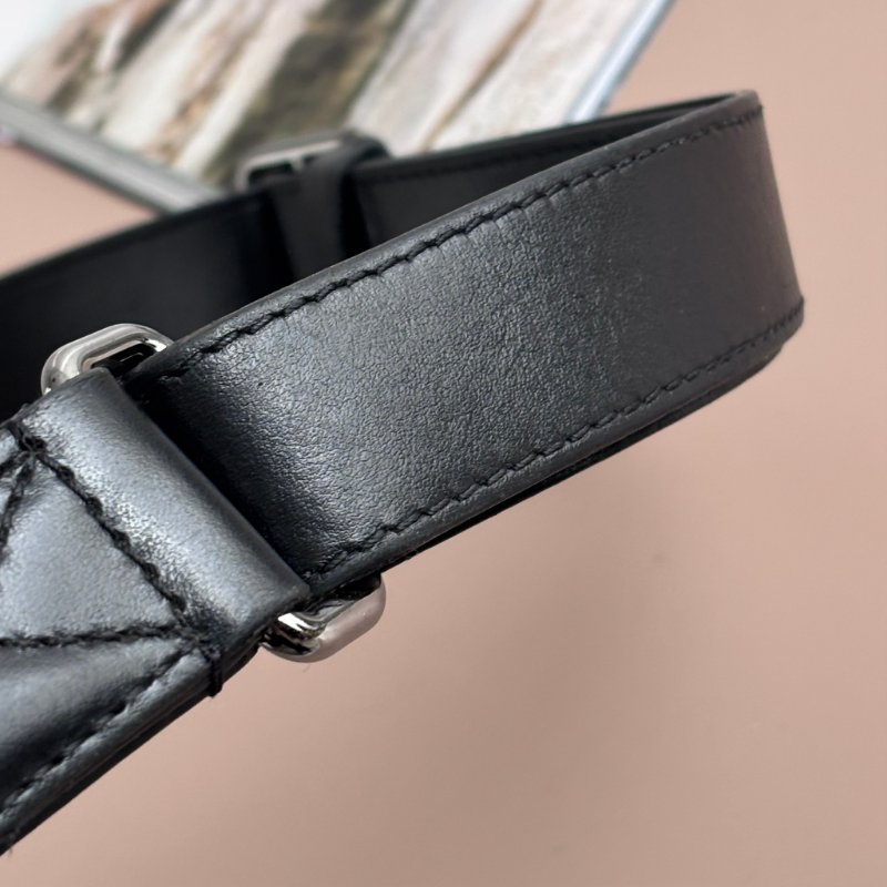 ::LOUIS VUITTON::LV M46035 Discovery黑花紋拉鍊胸口包 腰包PM-16