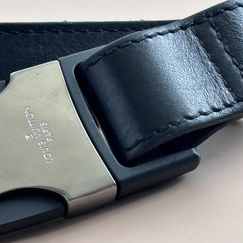 ::LOUIS VUITTON::LV M46035 Discovery黑花紋拉鍊胸口包 腰包PM-17