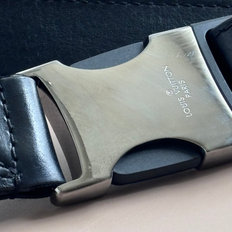 ::LOUIS VUITTON::LV M46035 Discovery黑花紋拉鍊胸口包 腰包PM-18