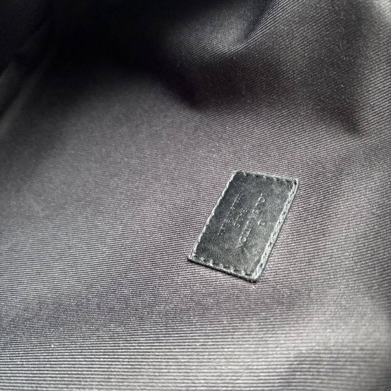 ::LOUIS VUITTON::LV M46035 Discovery黑花紋拉鍊胸口包 腰包PM-22