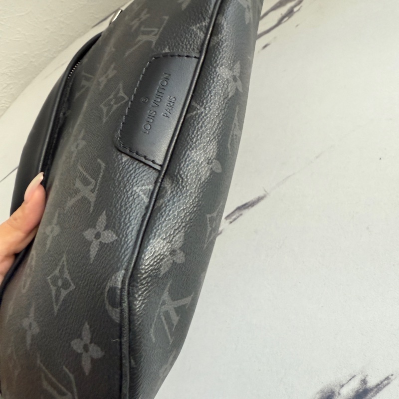 lv男生胸包 超級優惠價格-9