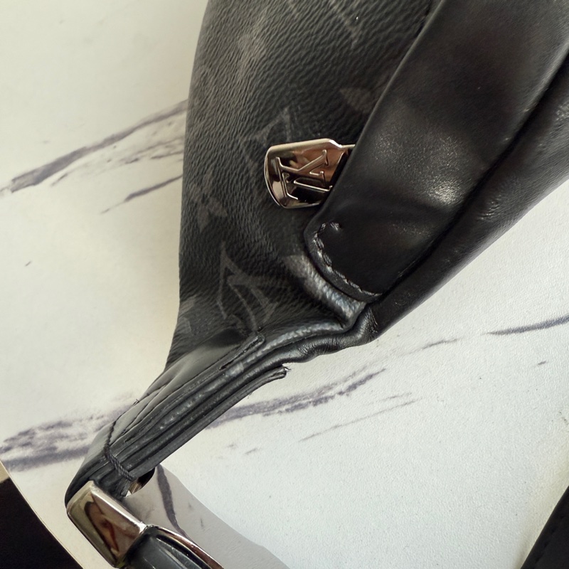 lv男生胸包 超級優惠價格-16