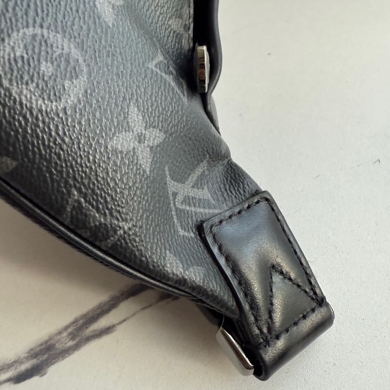 lv男生胸包 超級優惠價格-21