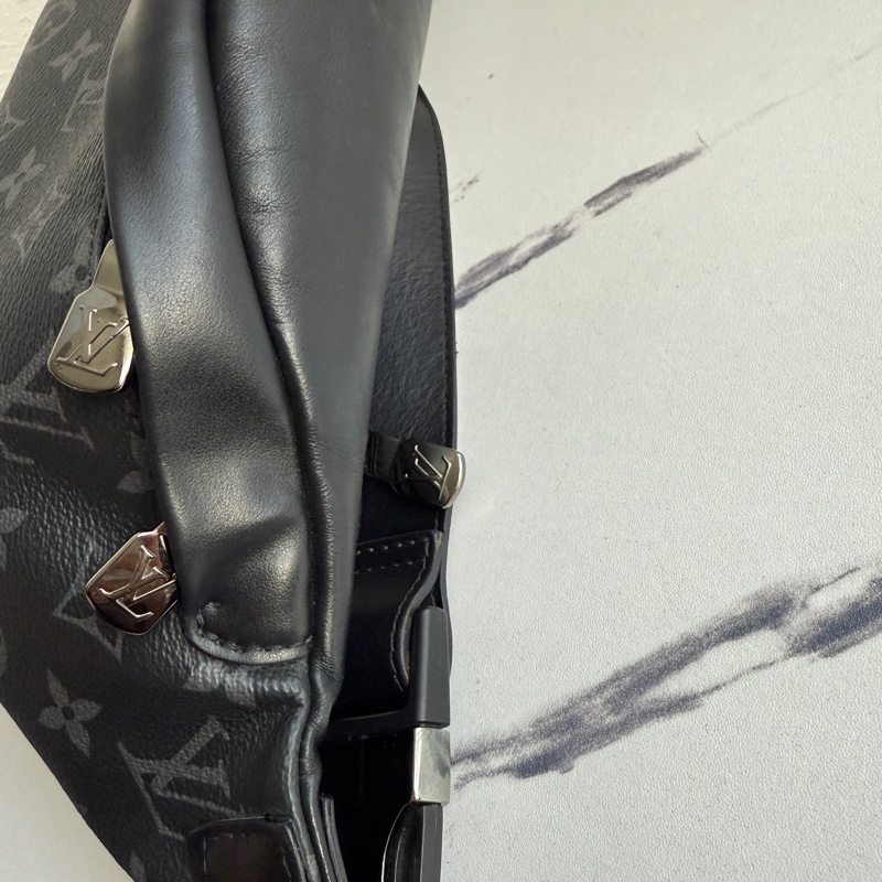 lv男生胸包 超級優惠價格-22