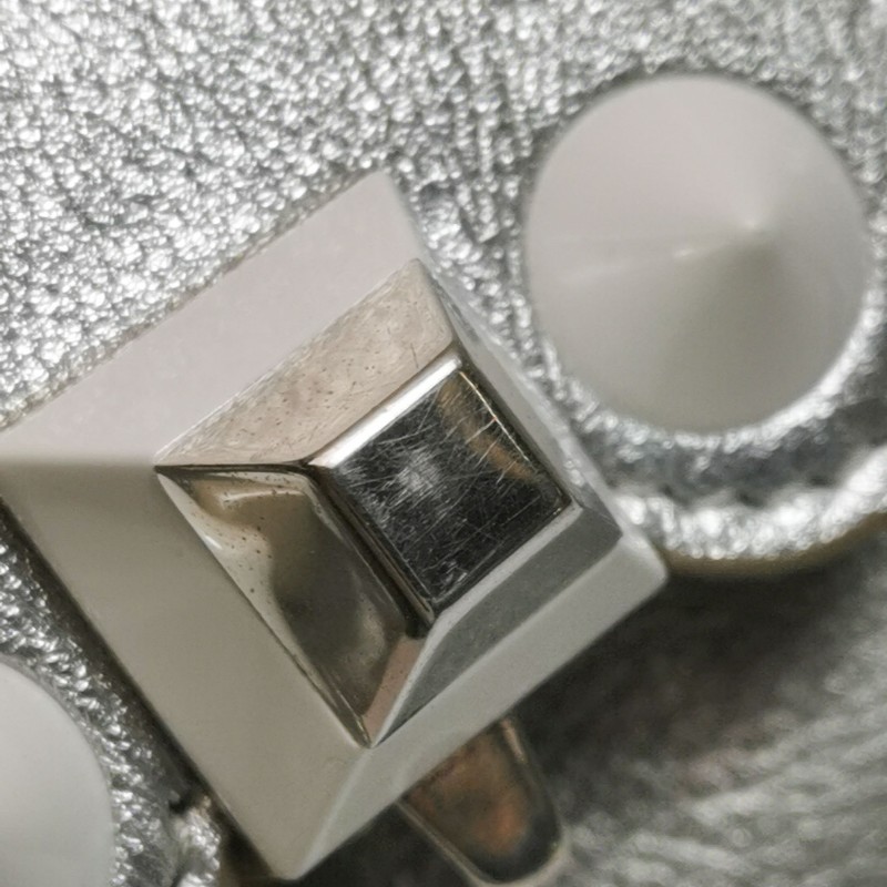 Fendi Kan I迷你牛皮鉚釘封扣單肩包-10