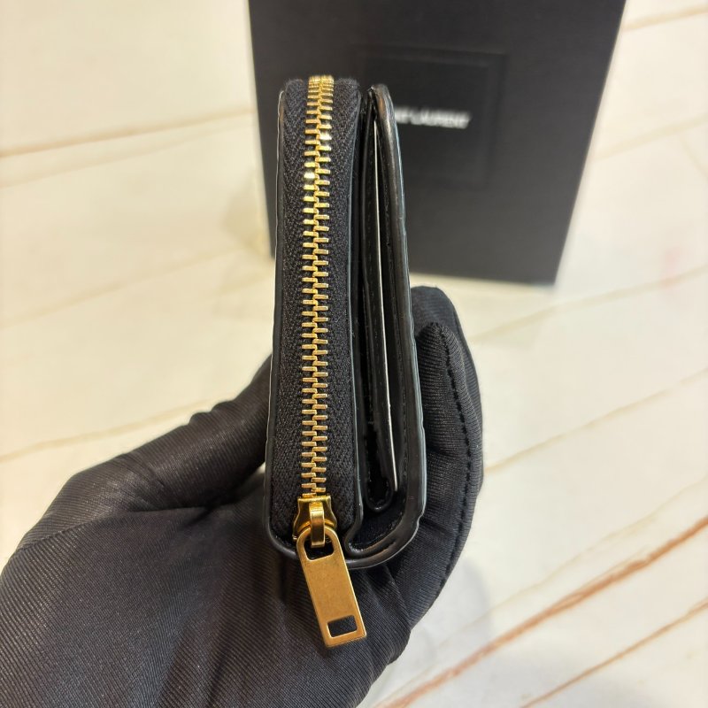 *SHIHNA名牌精品*YSL 金屬LOGO鱷魚壓紋小牛皮釦式零錢短夾黑-3