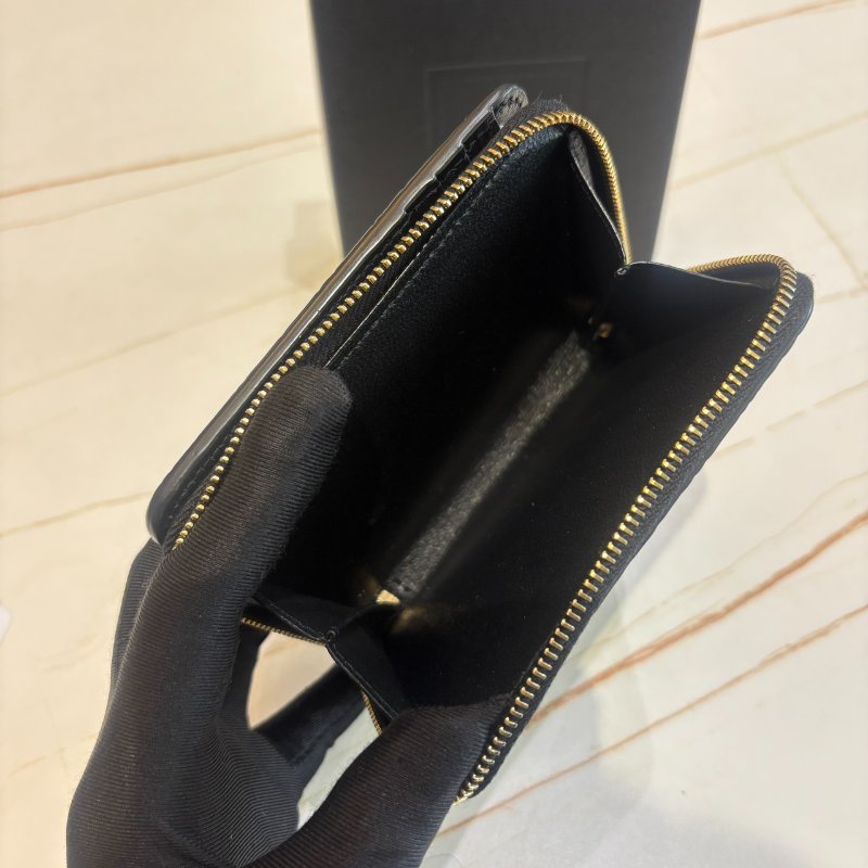 *SHIHNA名牌精品*YSL 金屬LOGO鱷魚壓紋小牛皮釦式零錢短夾黑-8