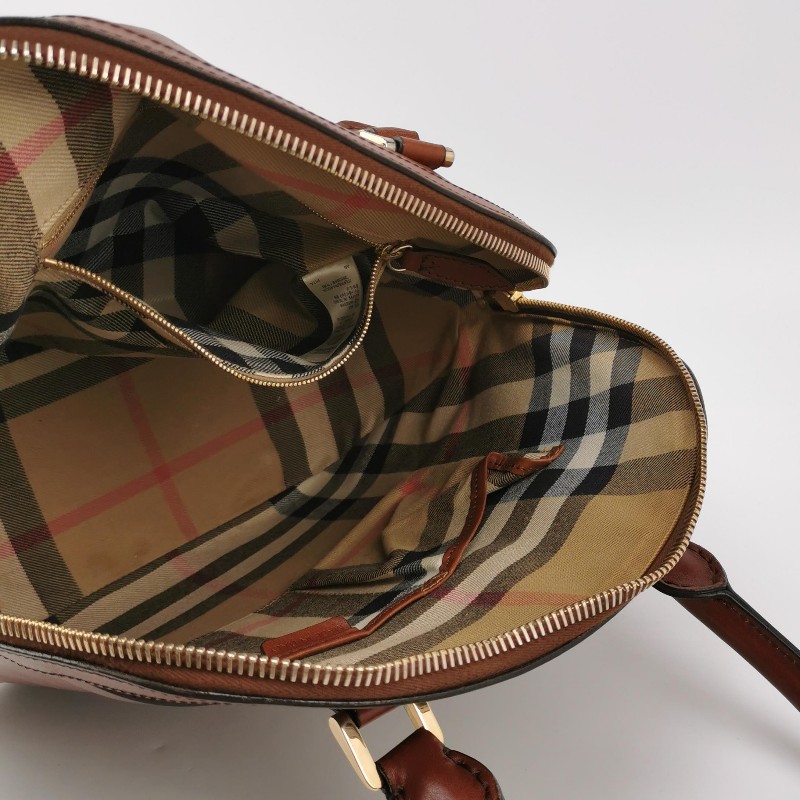 Burberry牛皮純色字母Logo拉鍊手提包-6