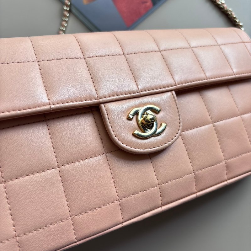::CHANEL:: Vintage Chocolate Bar 冰塊格粉膚色腋下鏈包 冰格包 冰塊包-1