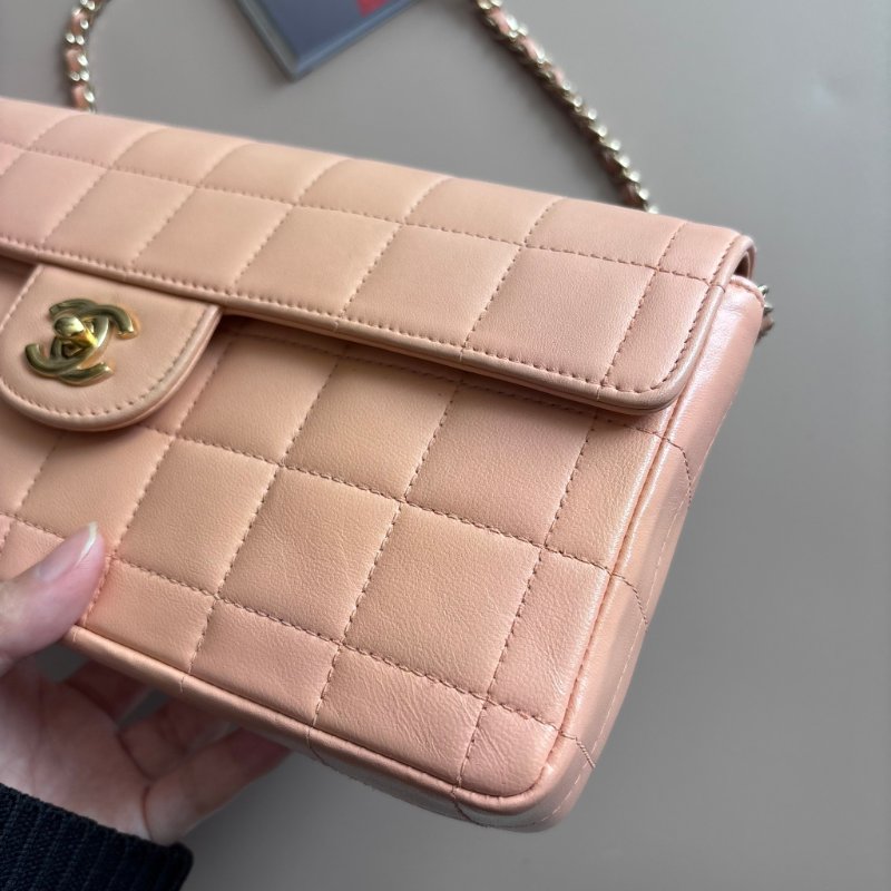 ::CHANEL:: Vintage Chocolate Bar 冰塊格粉膚色腋下鏈包 冰格包 冰塊包-3