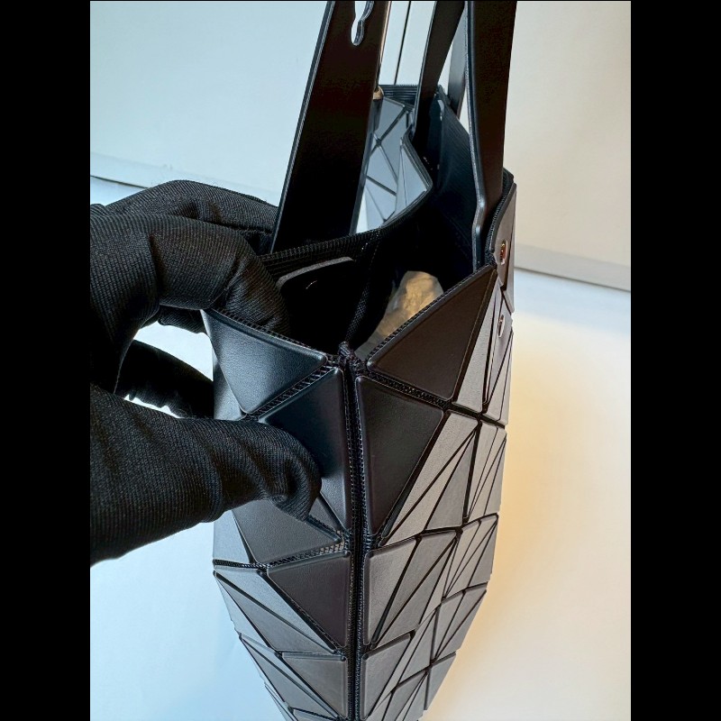 Issey Miyake BAOBAO 啞光黑托特包 6×6（中格）-6