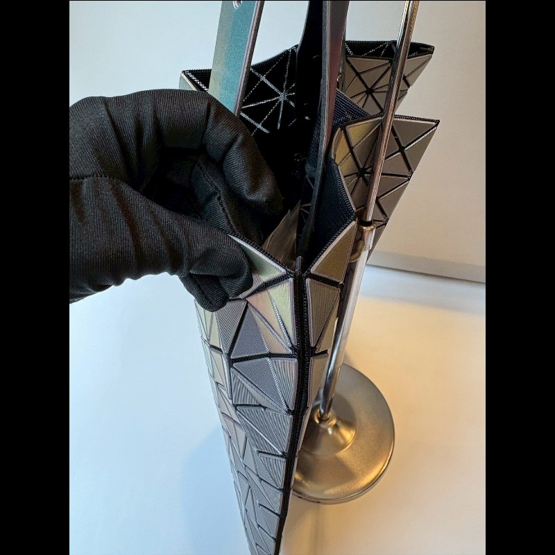 Issey Miyake BAOBAO 閃彩灰格托特包 10×10（小格）-5