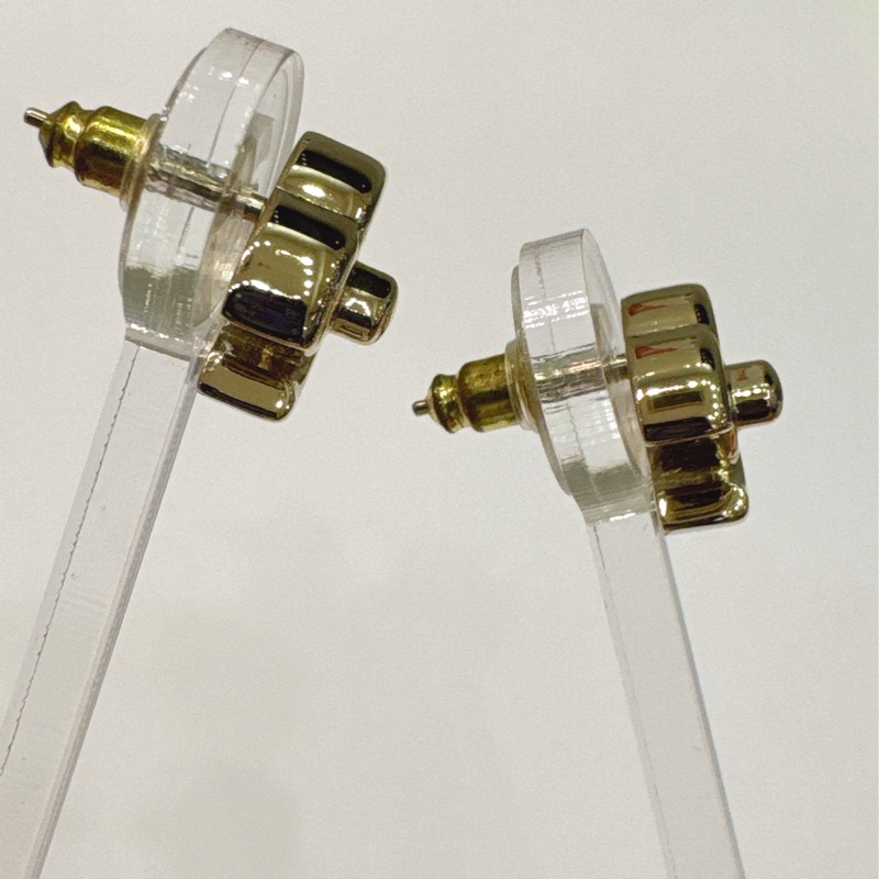 CHANEL 金色 CC Logo 鈕扣耳環-6