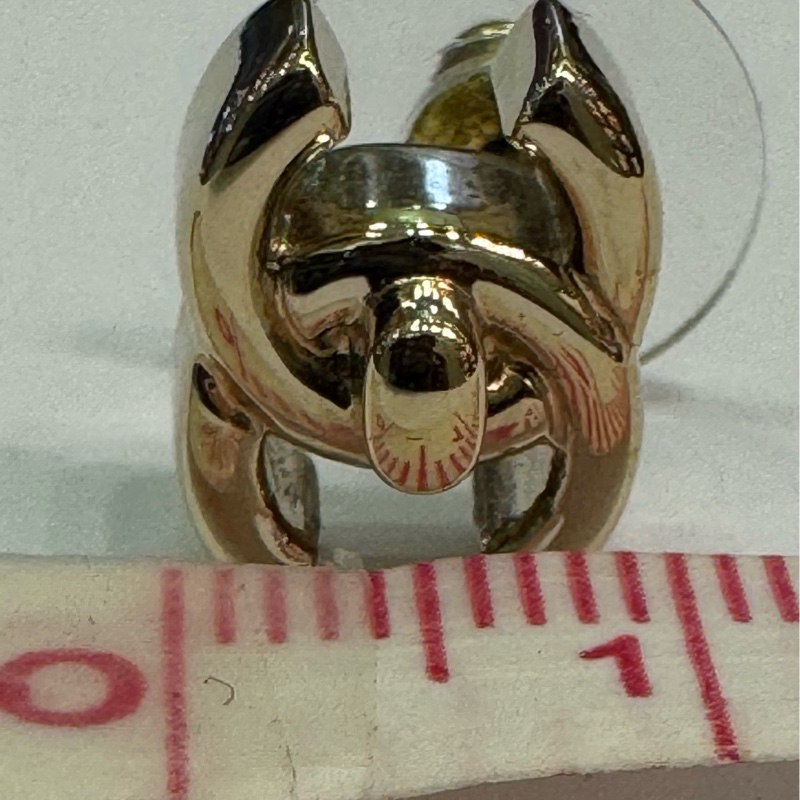 CHANEL 金色 CC Logo 鈕扣耳環-14