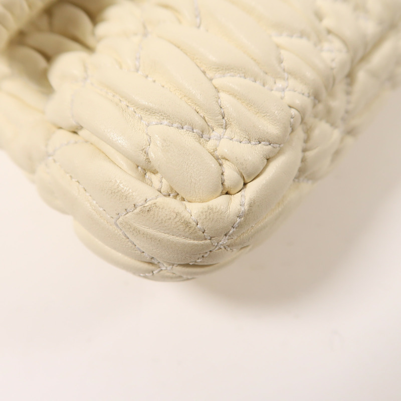 Miu Miu 牛皮皮革Matelasse Nappa Crystal銀扣肩背袋-11