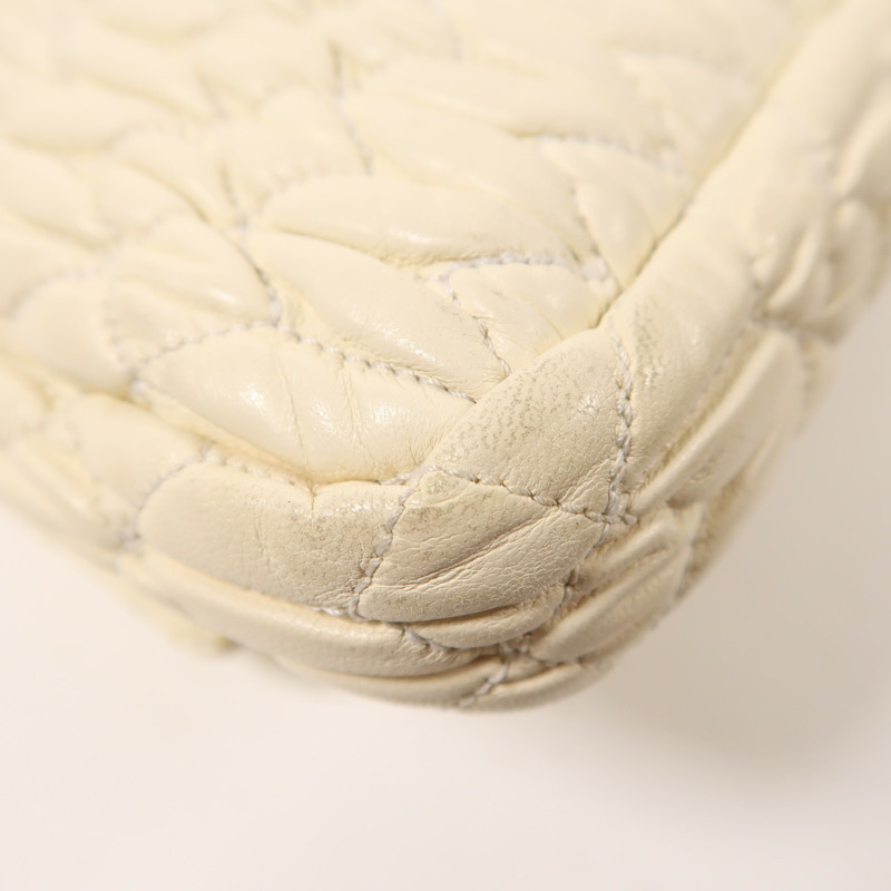 Miu Miu 牛皮皮革Matelasse Nappa Crystal銀扣肩背袋-13