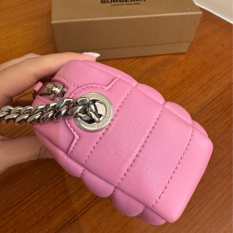 Burberry 粉色銀TB logo相機斜背包-5