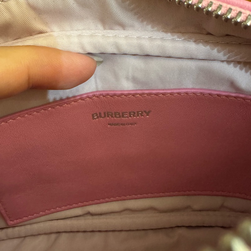 Burberry 粉色銀TB logo相機斜背包-29