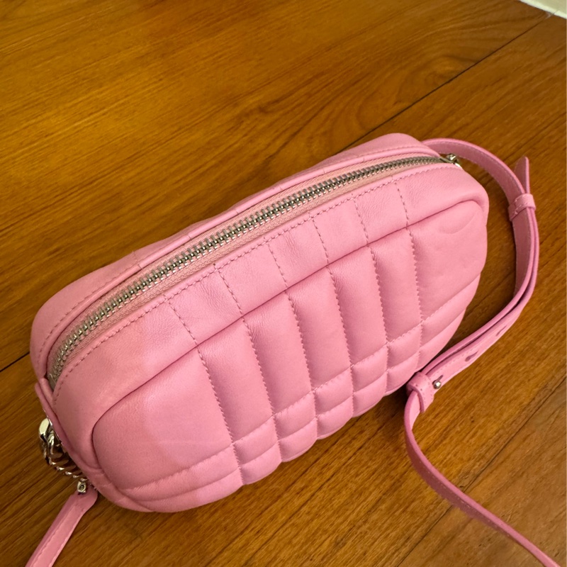 Burberry 粉色銀TB logo相機斜背包-32