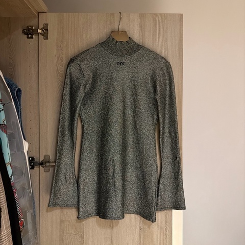 off white 露背短洋裝