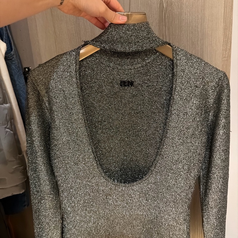 off white 露背短洋裝-4