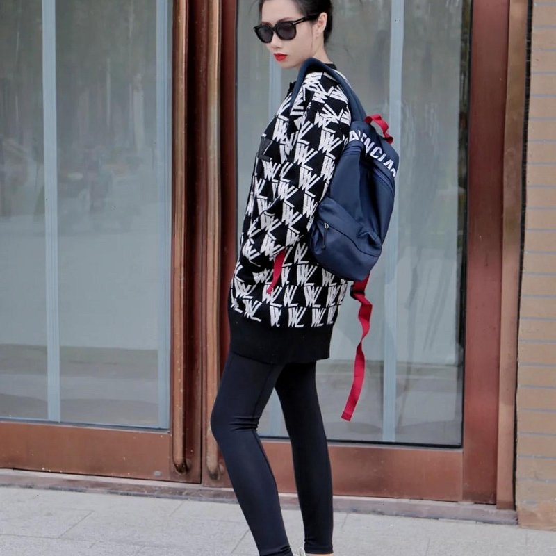 💎Han's house精品服飾💎Balenciaga 巴黎世家 刺繡字 尼龍 防水 後背包-4