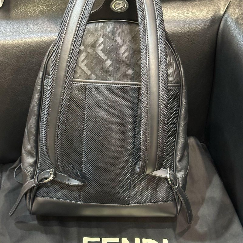 💎Han's house精品服飾💎FENDI 芬迪 後背包 7VZ076 現貨 原價 93400-2