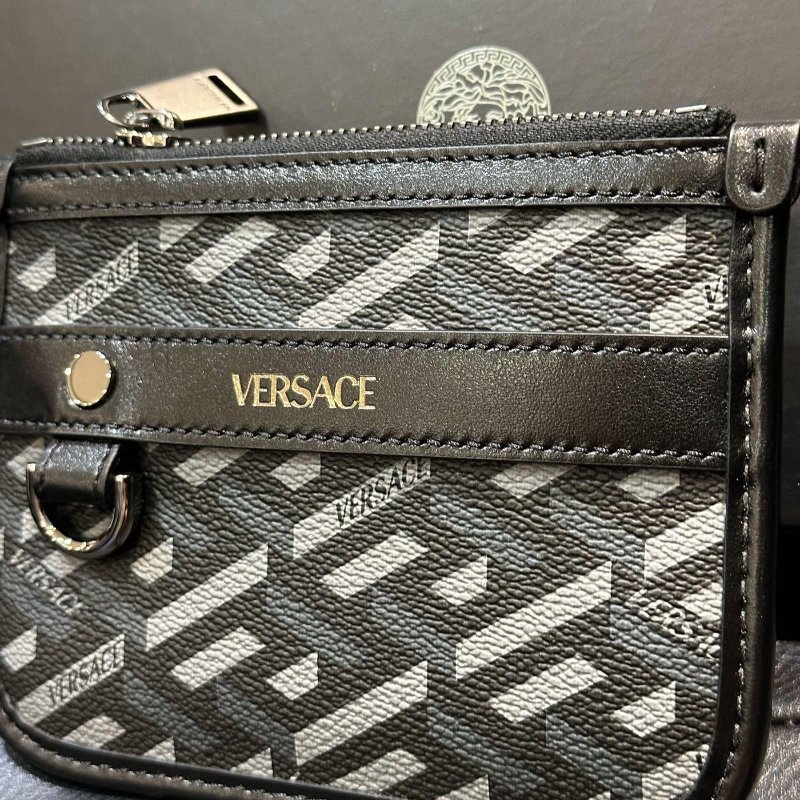 💎Han's house精品服飾💎VERSACE 凡賽斯 女神頭 頂級黑牌 多用途 手拿 零錢 卡包 15X11CM-1