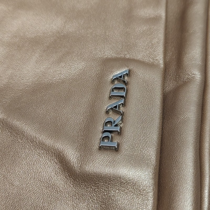 Prada羊皮純色字母logo單肩包-12