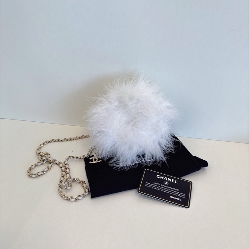 Chanel白色毛毛圓餅包-1