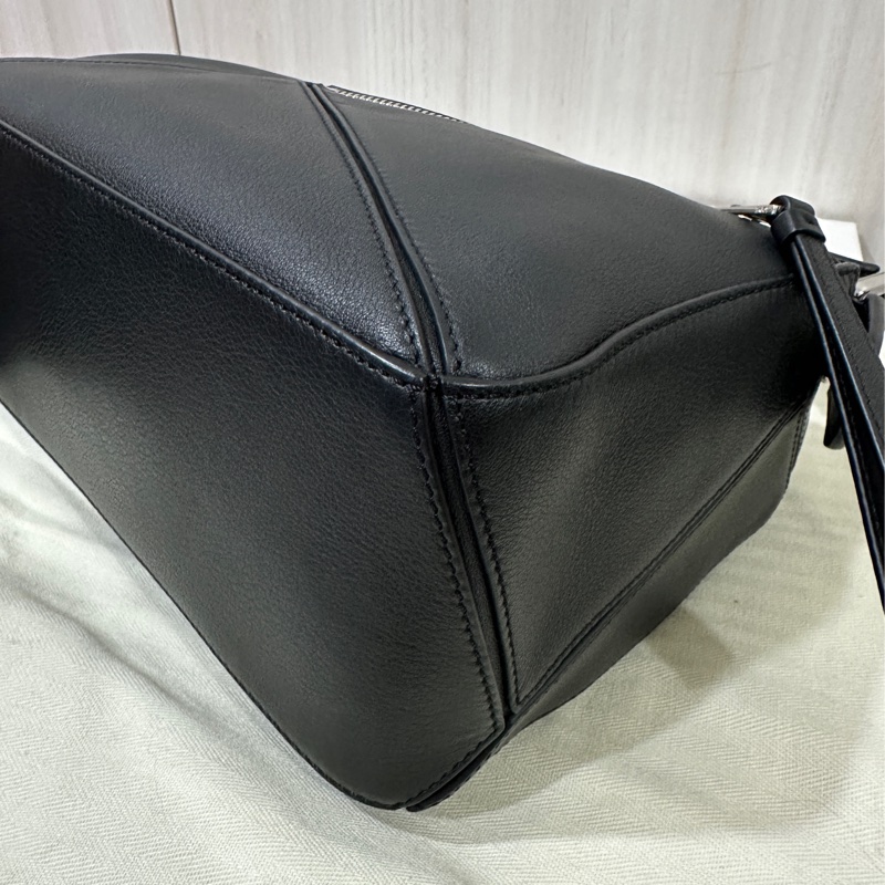 LOEWE PUZZLE 經典黑色小號斜背包-6