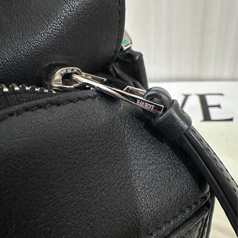 LOEWE PUZZLE 經典黑色小號斜背包-14