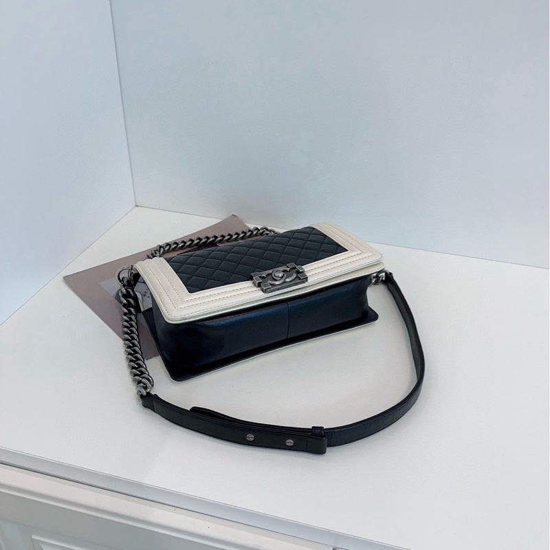 Chanel黑白羊皮中號Leboy-1